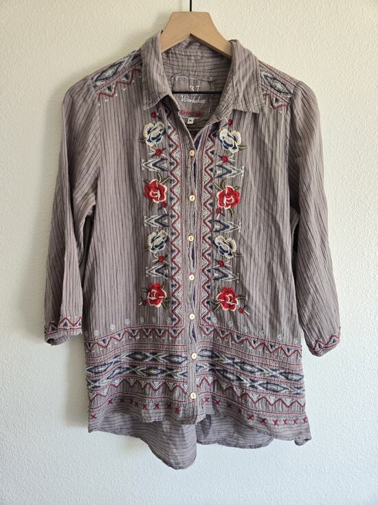 Johnny Was Tops - Johnny Was 3J Workshop Button Top Floral Embroidered Sz Medium Gray Boho Western